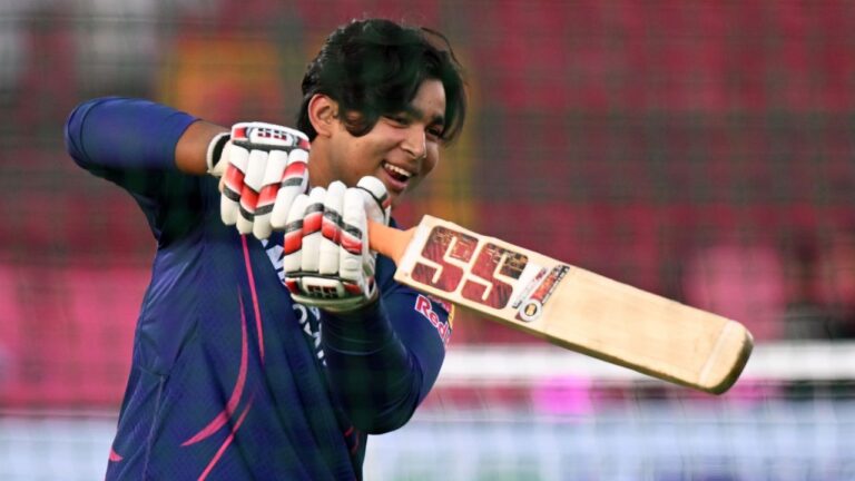 Vaibhav Sooryavanshi Leaves Behind MS Dhoni, Virat Kohli In Popularity Race – वैभव सूर्यवंशी: क्या यह 15 वर्षीय खिलाड़ी कोहली और धोनी की लोकप्रियता को पीछे छोड़ रहा है?