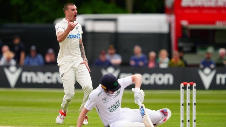 Tickner five-for wraps up innings win for New Zealand – ब्लेयर टिकनर के पांच विकेट से न्यूजीलैंड ने आयरलैंड को पारी और 79 रनों से हराया